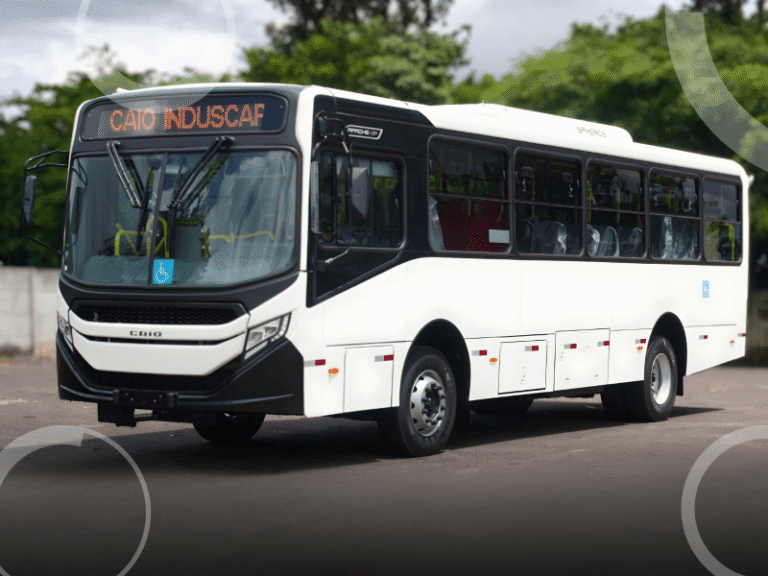 Caio, em parceria com ADONE Project Management, entrega 100 ônibus Apache Vip para Angola