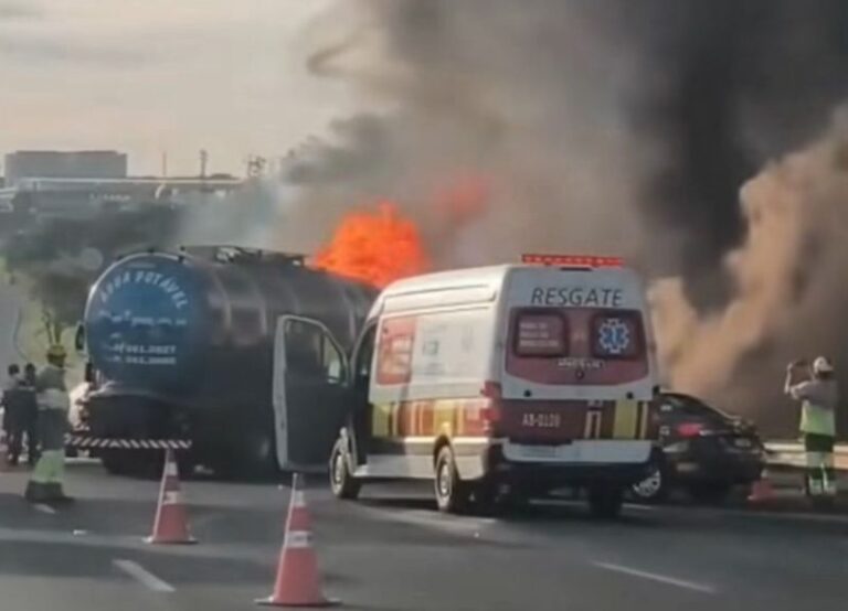 Caminhão pega fogo e provoca interdição na Rodovia Anhanguera em Sumaré (SP) na manhã desta quarta-feira (7) 
