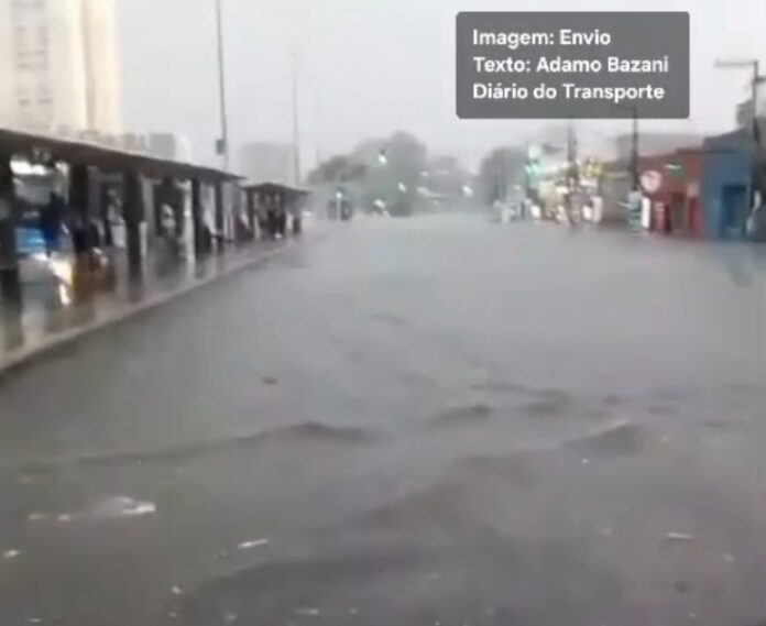 Chuva forte causa transtornos e alagamentos no ABC Paulista e na capital