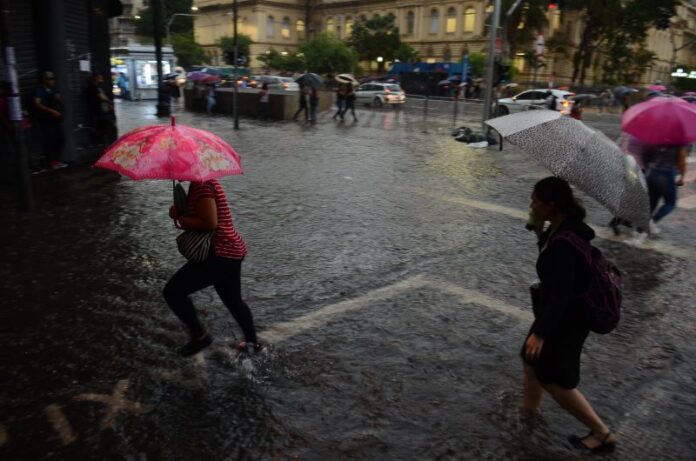 Cidade de São Paulo entra em estado de atenção para alagamentos nesta terça-feira (27)