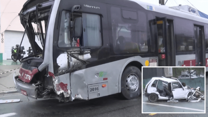 Colisão frontal entre ônibus municipal de São Paulo e carro deixa feridos na Estrada de Itapecerica nesta sexta-feira (23); linhas têm desvios na região