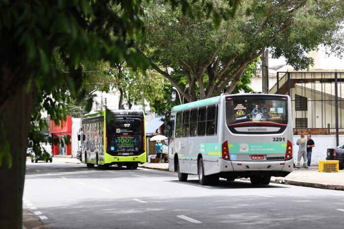 Com o fim das férias escolares, ônibus em São José dos Campos (SP) retomam escalas normais de horários