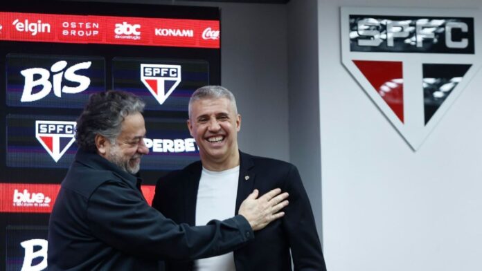 Crespo diz que tem tentando blindar elenco e desabafa em meio à crise política: 'O São Paulo não morreu'