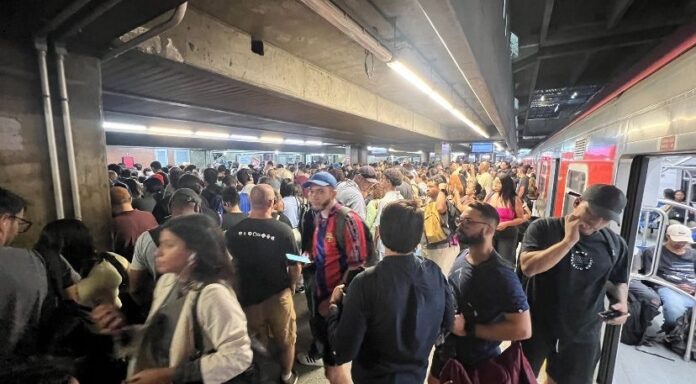 Falha no sistema de alimentação elétrica prejudica operação da linha 7-Rubi na noite desta quarta-feira (28)