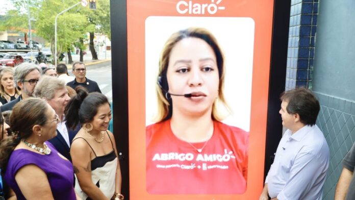 Fortaleza (CE) instala abrigos de ônibus com botão de emergência para maior segurança de passageiros durante a noite