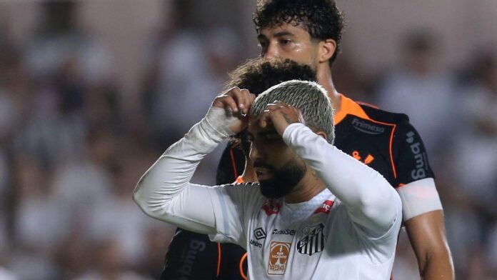 Gabigol marca no fim com falha de Hugo Souza, e Santos busca o empate com o Corinthians