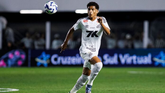Jornal espanhol chama lateral do Santos de 'novo Marcelo' e põe Milan e Barcelona na briga por contratação