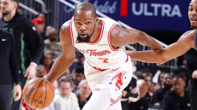 Kevin Durant amplia história na NBA e se torna o sexto maior pontuador de todos os tempos