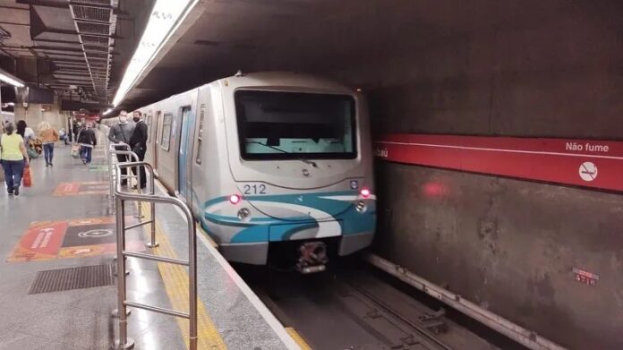 Linha 3-Vermelha do Metrô tem operação normalizada após falha em trem nesta segunda-feira (12)