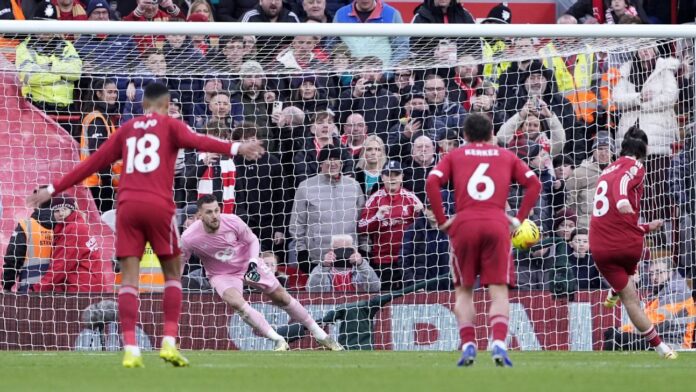 Liverpool 'amassa' o vice-lanterna Burnley, mas fica no empate com pênalti perdido e baixa eficácia