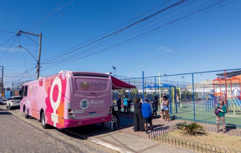 Ônibus Rosa oferece atendimentos de saúde da mulher no Lagomar em Macaé (RJ) até sábado