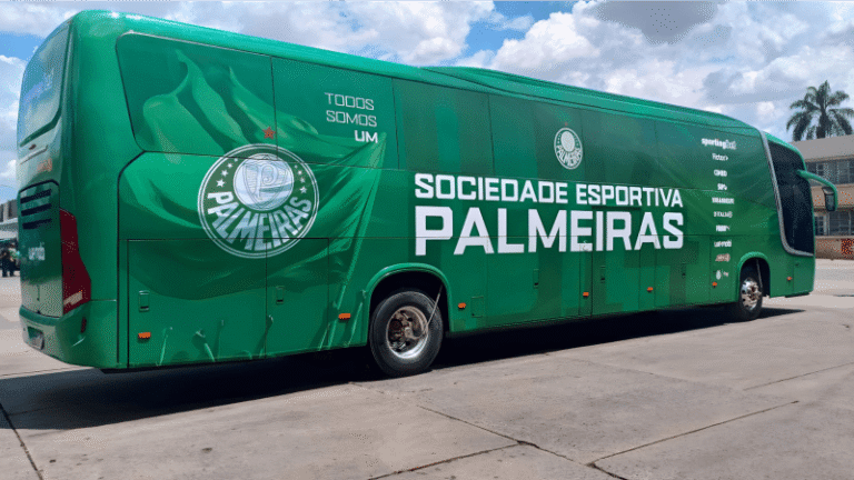 Palmeiras e wemobi renovam parceria de transporte para 2026 e revelam novo ônibus personalizado