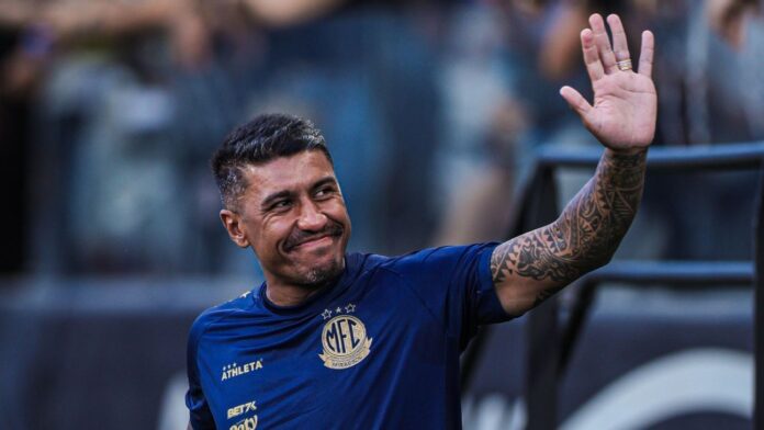 Paulinho admite convites para deixar o Mirassol, mas reforça permanência no clube em 2026