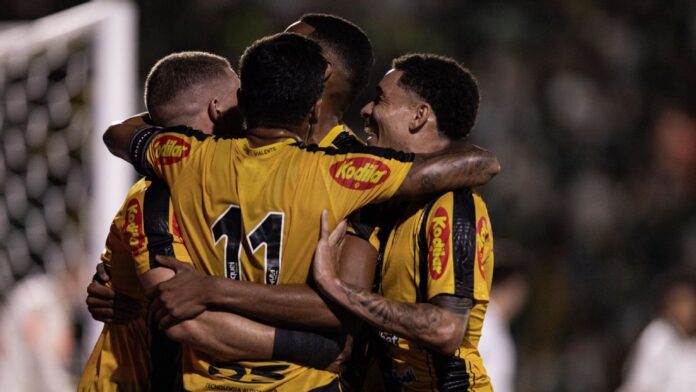 Piquerez fala em 'vergonha' após goleada sofrida pelo Palmeiras e dispara: 'O que vamos falar no vestiário, vai ficar lá'