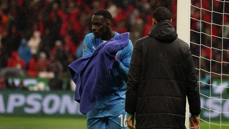 Por que goleiro reserva de Senegal brigou até com gandula por causa de uma toalha na final da Copa Africana de Nações