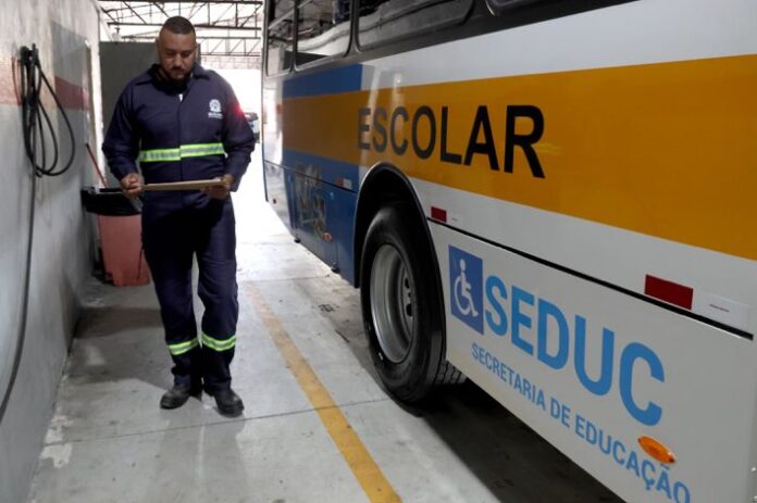 Praia Grande (SP) realiza revisão preventiva na frota de ônibus escolares da rede municipal