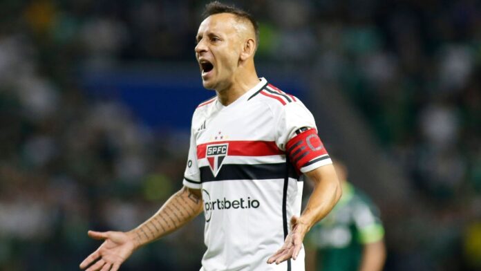 Rafinha diz que São Paulo têm acordo para quitar salários e rebate discurso de Crespo: 'Se ficar pensando em política toda hora...'