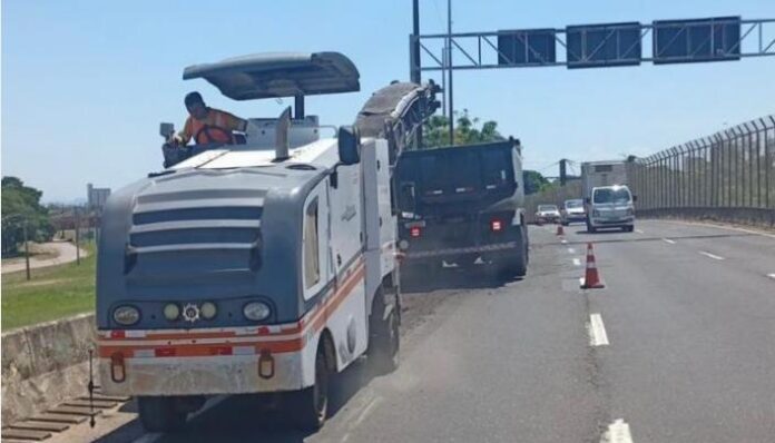 Requalificação asfáltica começa nas rampas da avenida Castelo Branco, em Porto Alegre (RS)