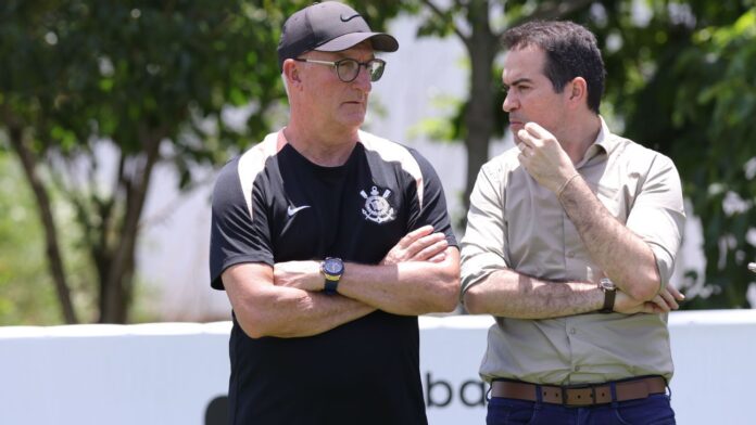 Ryan: Corinthians acerta empréstimo de meio-campista ao Fortaleza