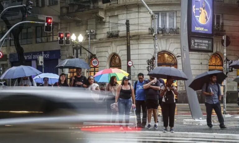 São Paulo (SP) entra em estado de atenção para alagamentos na tarde desta sexta-feira (09)