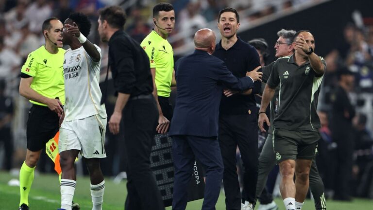Simeone explica provocação a Vinicius Jr. e recebe resposta de Xabi Alonso: ‘Não gostei do que vi’