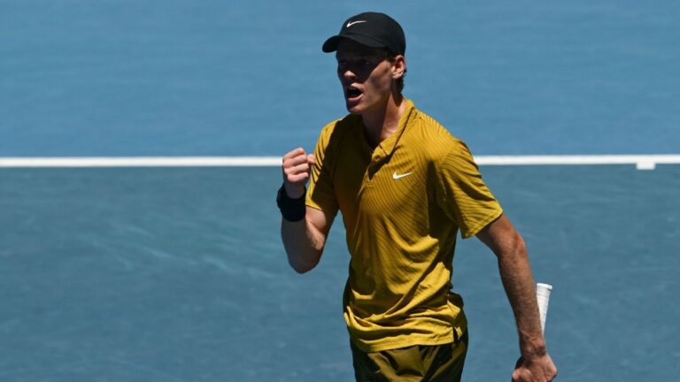 Sinner supera calor intenso, elimina algoz de João Fonseca e avança no Australian Open
