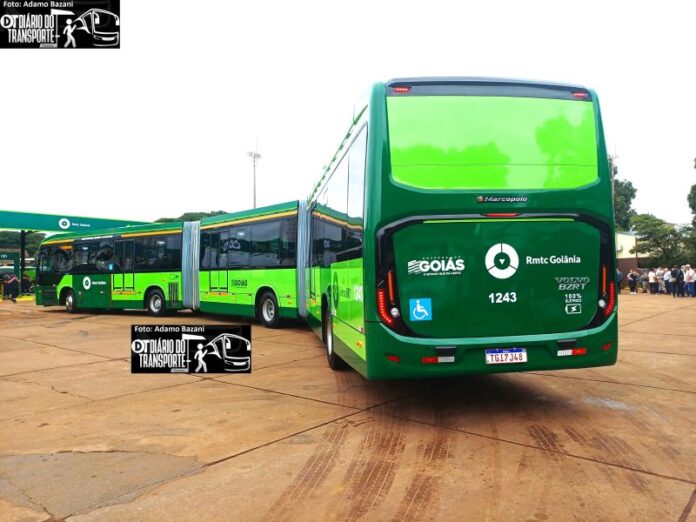 Veja mais vídeos das primeiras manobras na entrega dos maiores ônibus elétricos biarticulados no maior eletroposto que se tornam realidade com Volvo, Marcopolo e Nansen – Diário do Transporte está no BRT de Goiânia