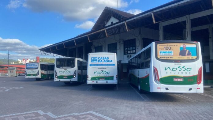 Brusque (SC) reduz tarifa de ônibus paga com cartão de R$ 4,70 para R$ 3,50