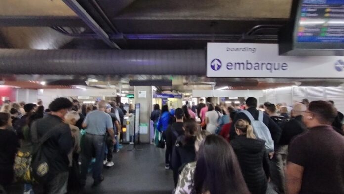 Passageiro nos trilhos da Estação Chácara Klabin provoca lentidão nas linhas 1-Azul, 2-Verde, 3-Vermelha e 15-Prata