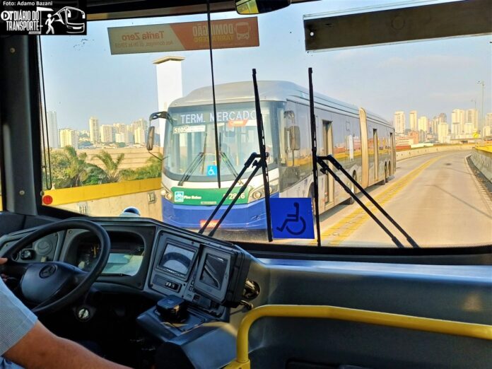 Nova versão da NR-1 vai obrigar empresas a avaliar riscos à saúde mental dos trabalhadores e setor de transportes é um dos principais envolvidos