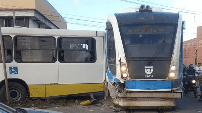 Acidente entre dois ônibus, VLT e ambulância em Natal (RN) deixa feridos na manhã desta sexta-feira (20)