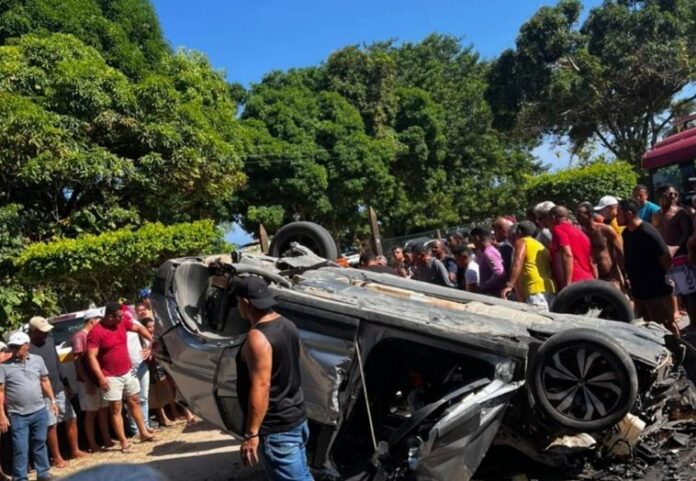 Acidente entre ônibus e carro deixa morto e feridos na PE-60, no Litoral Sul de Pernambuco