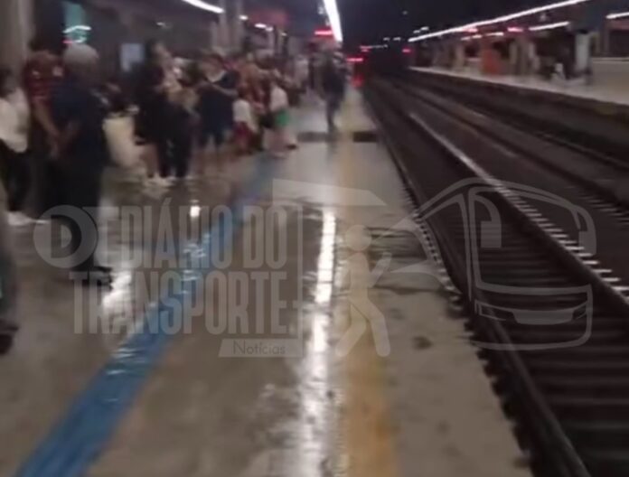 Alagamento nos trilhos provoca interrupção parcial da linha 7-Rubi na noite deste sábado (07)