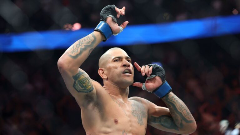 Alex Poatan vaga cinturão do UFC e abre portas para mudança de categoria