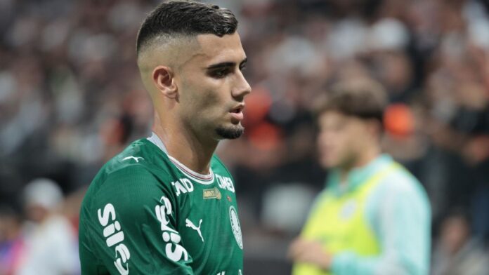 Andreas Pereira 'escapa' de denúncia do TJD por 'catimba' em Corinthians x Palmeiras