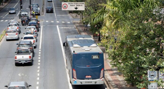 BH amplia faixas exclusivas do transporte coletivo que aceitam circulação de táxis e veículos de passeio
