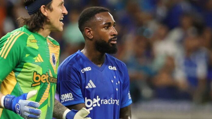 Gerson é substituído com dores no joelho em Cruzeiro x Pouso Alegre na semifinal do Mineiro