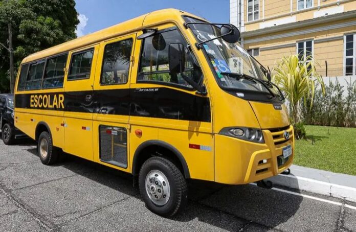 Governo do Pará entrega ônibus escolar ao município de Redenção
