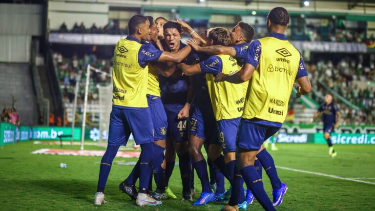 Grêmio sofre, mas elimina Juventude nos pênaltis e encontra Internacional na final do Gauchão