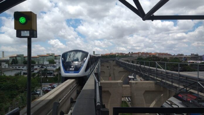 Linha 15-Prata de monotrilho opera com lentidão na tarde desta terça-feira (10)