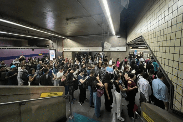 Linha 2-Verde registra segunda falha em trem desta quarta-feira (11); passageiros da linha 1-Azul também são afetados