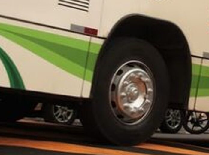 Ônibus passa com tudo em lombada, passageira é arremessada para o teto, fratura coluna e Pantanal é condenada a pagar indenização