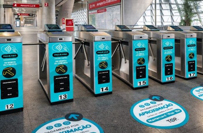 Pagamento por aproximação chega a 100% dos bloqueios em 12 estações de trens metropolitanos em São Paulo
