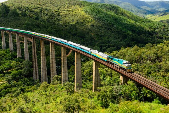Política federal estabelece diretrizes inéditas e prevê R$ 140 bilhões para ferrovias em 2026