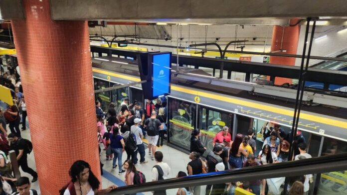 Pré-Carnaval eleva demanda nas linhas 4-Amarela e 5-Lilás de metrô em São Paulo