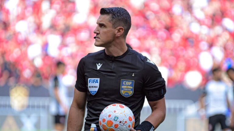 Regra permite juiz expulsar Carrascal após intervalo? Lance era para vermelho? Renata Ruel responde