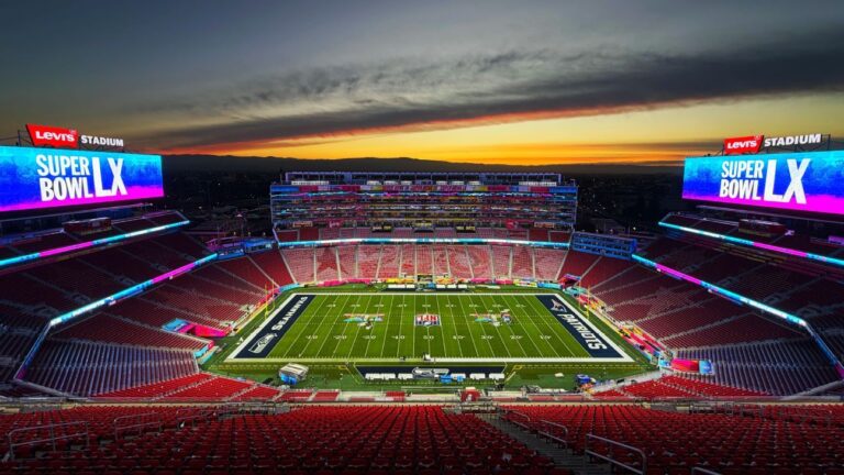 Super Bowl LX tem hambúrguer de quase mil reais para fãs de Seahawks e Patriots; veja o cardápio
