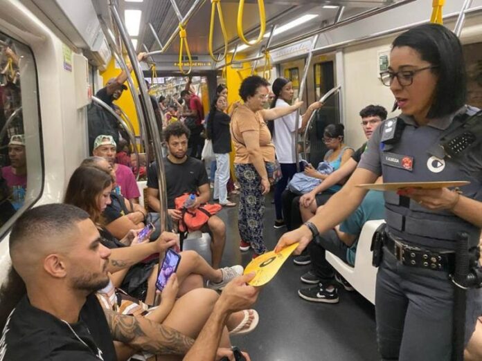 Trens e metrô são melhores opções para chegar aos principais blocos rua em São Paulo neste Carnaval; confira