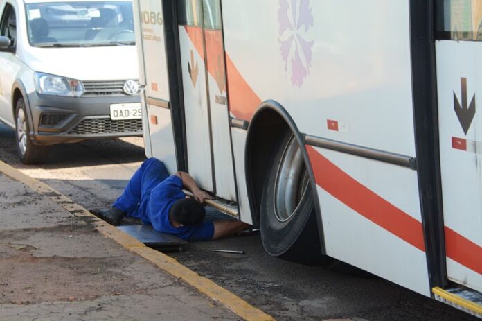 condições precárias de veículos, assaltos e até falta de infraestrutura. Empresas devem saber como evitar e profissionais como pedir os direitos