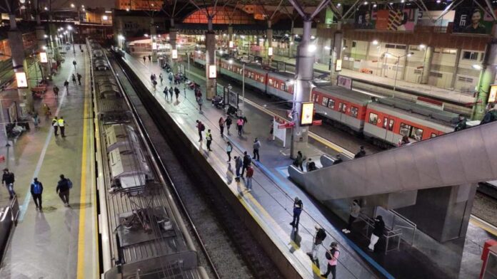 Linha 12-Safira tem problemas e opera com restrições nesta quinta-feira (12)